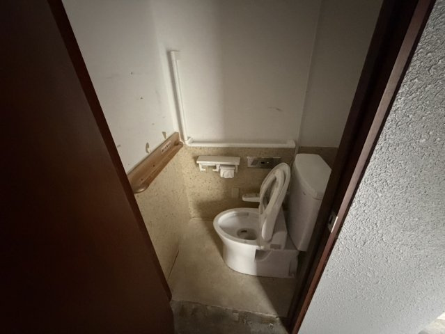 パラチーナ新ゆりの内装|トイレ残置物。