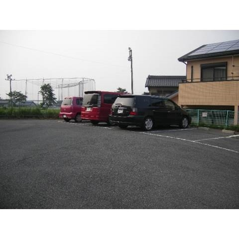 アベニュー弐番館の駐車場