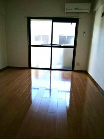 マーベラスの内装