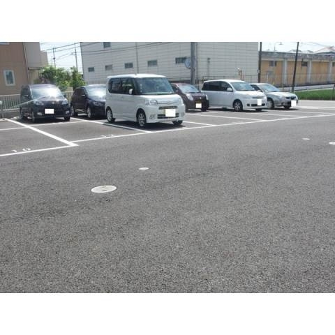 サニースクエアCの駐車場