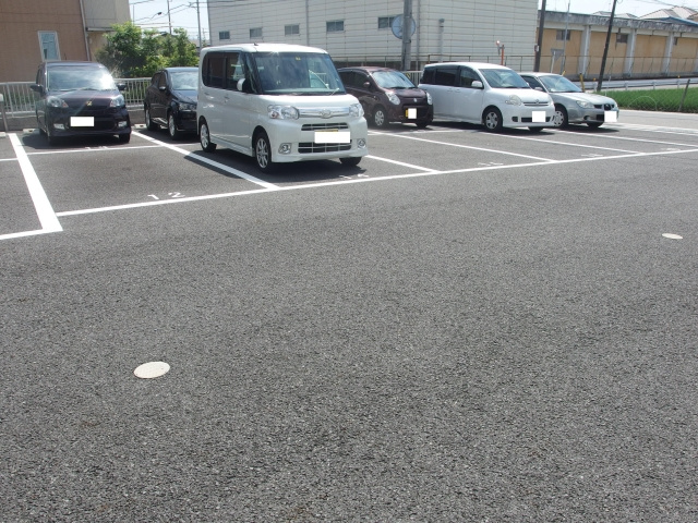 サニースクエアAの駐車場