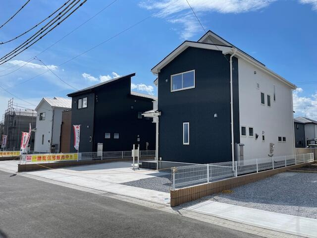 リーブルガーデン鹿沼市千渡第8　新築一戸建ての前面道路含む現地写真|前面道路含む現地写真です