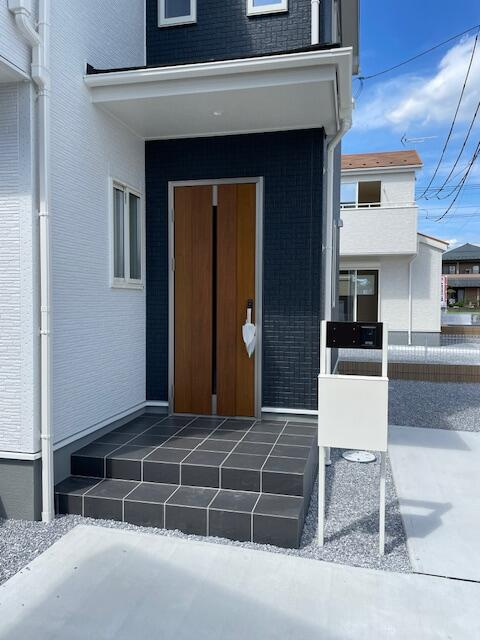 リーブルガーデン鹿沼市千渡第8　新築一戸建ての玄関