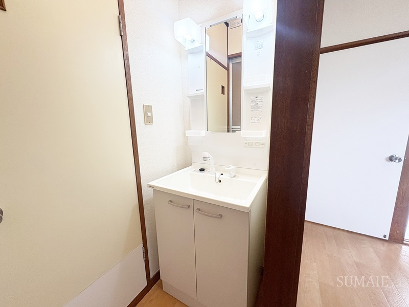 山野ビルの洗面所|独立洗面台です☆