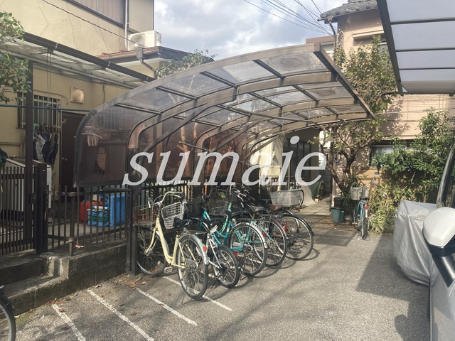 山野ビルのその他共用部分|敷地内駐輪場。