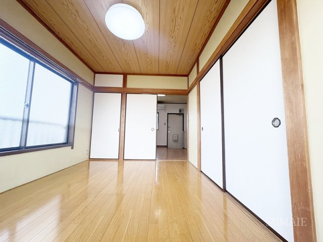 山野ビルの寝室|6帖洋室です☆