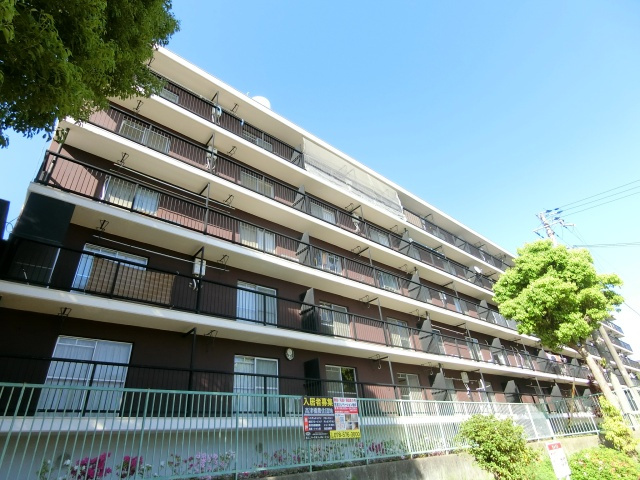 高津橋農住団地D棟の外観