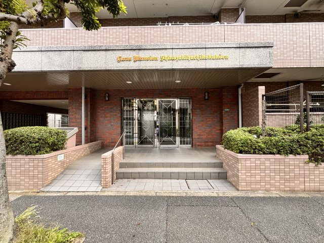 ライオンズンマンション篠崎八石公園のエントランス