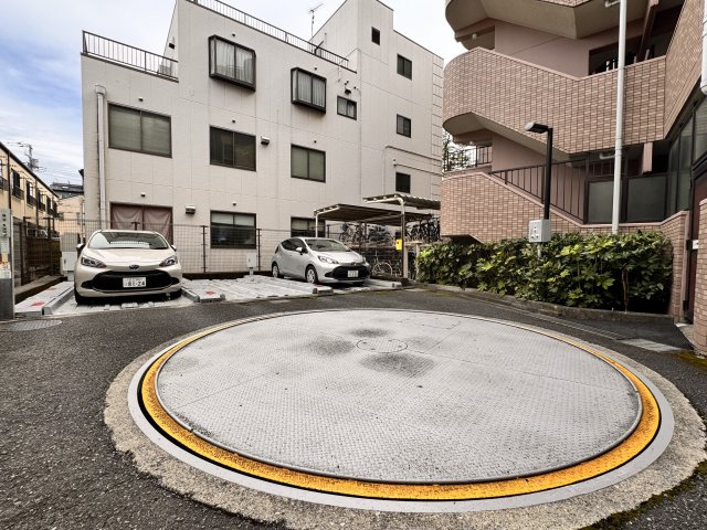 ライオンズンマンション篠崎八石公園の駐車場