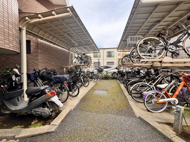 ライオンズンマンション篠崎八石公園の駐輪場