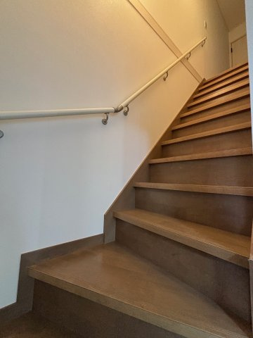 一宮市野口二丁目新築戸建の内装|階段