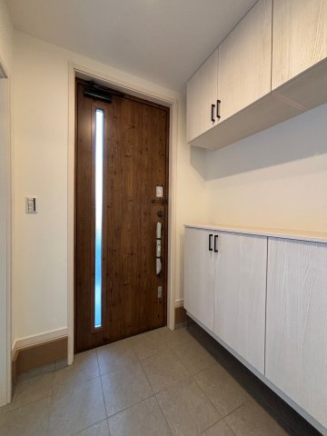 一宮市野口二丁目新築戸建の玄関