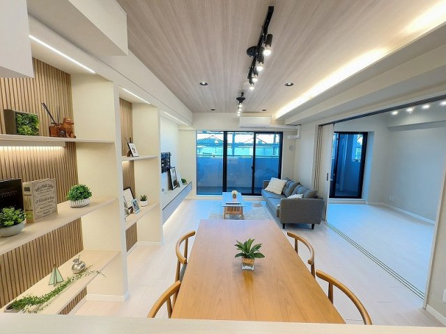 ウイングストリーム氷川台コートのエントランス|安全なオートロックシステムを完備しております