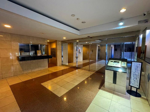 ウイングストリーム氷川台コートのエントランス|安全なオートロックシステムを完備しております