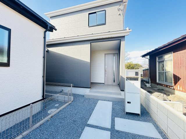 新築　佐波郡玉村町五料24-1期　LIGNAGE　１号棟の玄関|現地写真　TVモニター付きドアホンでセキュリティも安心です！
