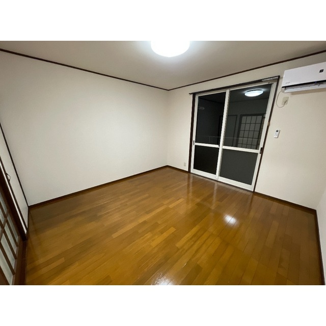 ダイメイパレスⅠの居間・リビング