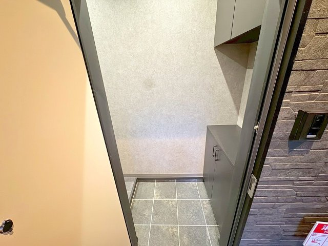 Jinパレス井高野の玄関