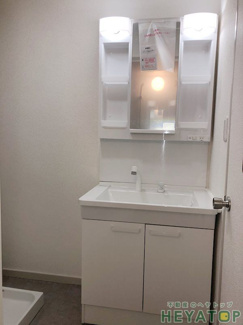 【洗面所】 | 便利なシャワー付き洗面化粧台（同仕様写真）