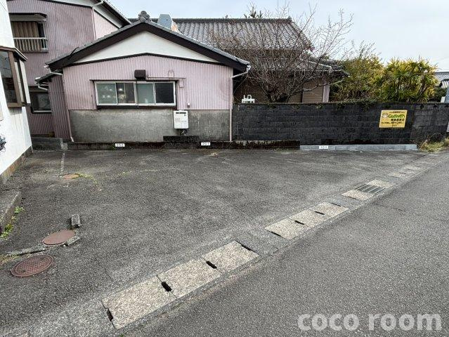 コーポ道原の駐車場