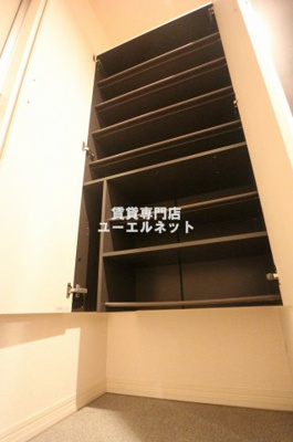 【設備】 | Comfort Hirosiba | 収納力たっぷりのシューズボックスで玄関すっきり！