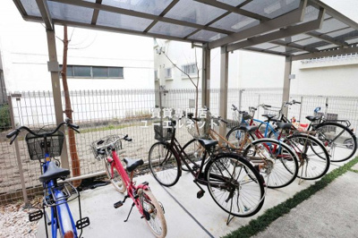 【その他共用部分】 | Comfort Hirosiba | 自転車通勤にも便利な駐輪場付き♪