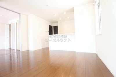 【居間・リビング】 | Comfort Hirosiba | ゆったりとくつろげる、落ち着きのある居室空間です