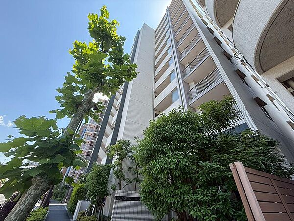 パレステージ西新井本町の外観