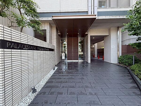 パレステージ西新井本町のエントランス