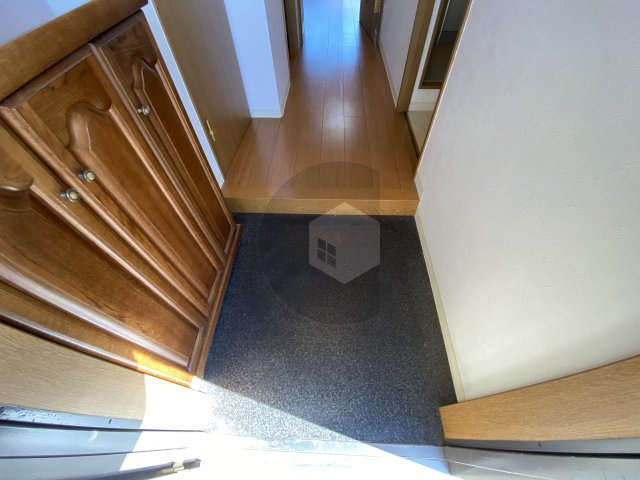 ジュネス花園の玄関