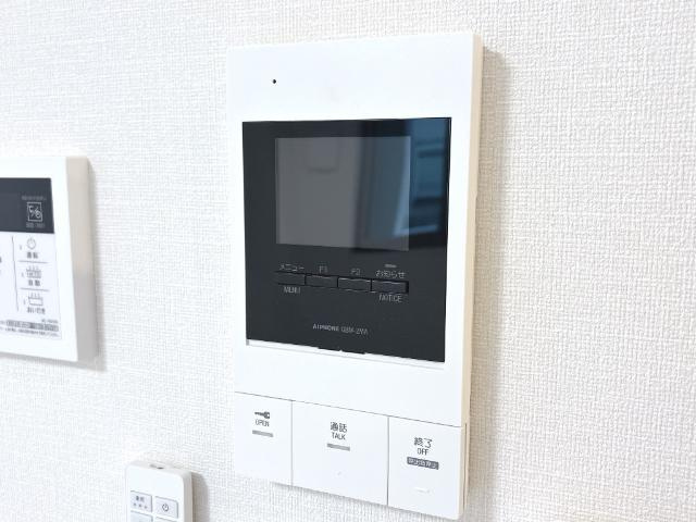 Luminous coatの内装|カメラ付インターホン