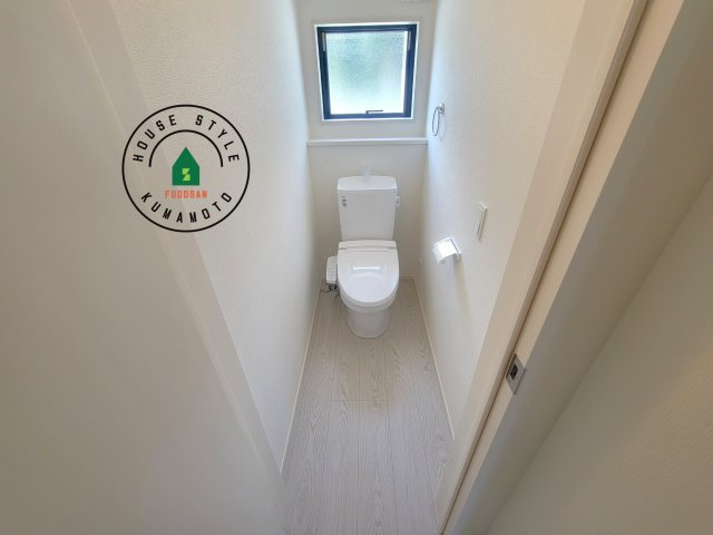 宇土市築籠町第2-2棟（3号棟）　の内観：施工例|温水洗浄便座を完備しております。2ヶ所にトイレがあるのは朝の慌ただしい時間も安心です。