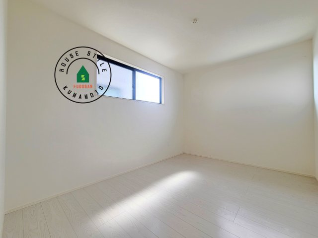 宇土市築籠町第2-2棟（3号棟）　の内観：施工例|柔らかい陽光が差し込む明るいお部屋を演出する設計。彩光の取れる窓が気持ちの良いお部屋を創り上げます。