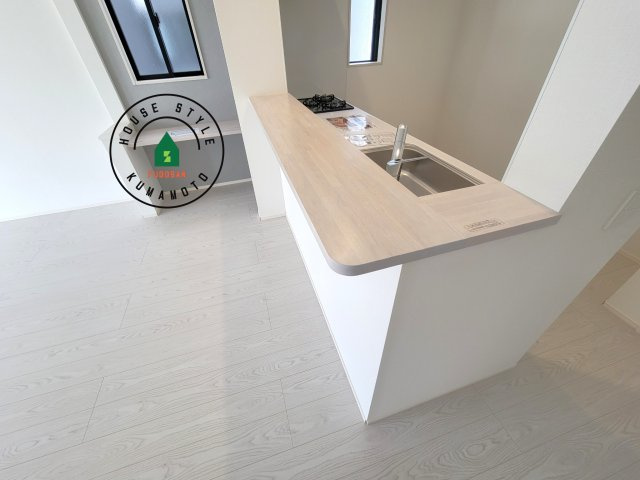 宇土市築籠町第2-2棟（3号棟）　の内観：施工例|キッチンから立ち込める香りが今日の料理を期待させます。