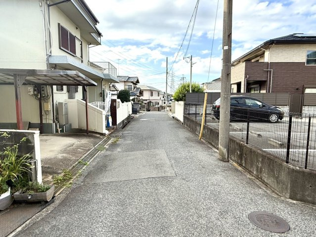 泉佐野市中庄　古家付き土地の前面道路含む現地写真