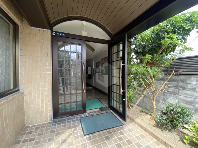 ロイヤルマツイのエントランス