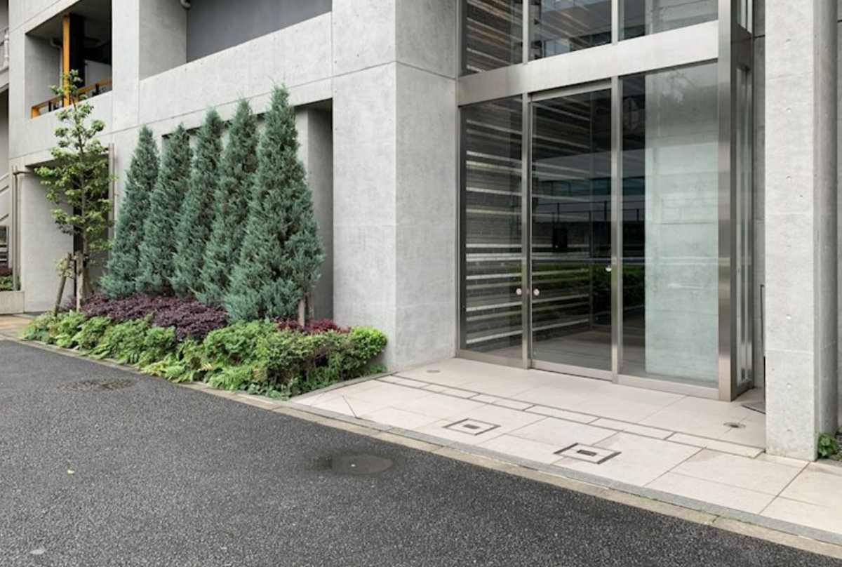 ZOOM池尻大橋　高層階　ペット相談　バイク置き場のエントランス