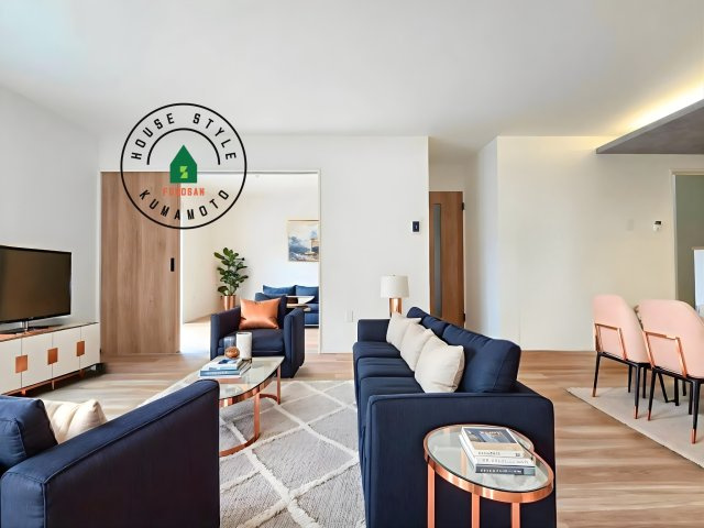 宇土市築籠町第2-2棟（6号棟）　の内観：施工例|明るく開放的なリビングダイニングは豊かな陽光が注ぎ込み、やすらぎの空間を演出してくれます。ご家族で楽しいひとときをお過ごし下さい。※家具はCGを合成したものです。