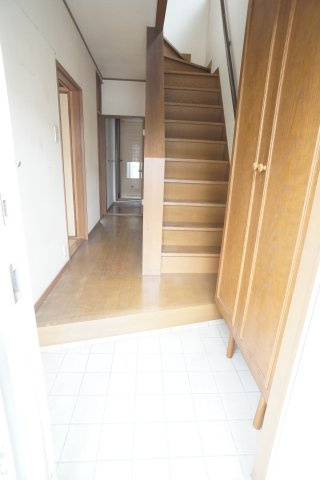 川面6丁目貸家の玄関