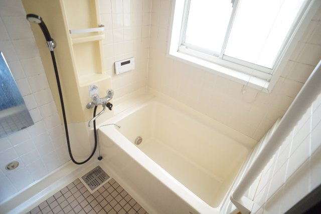川面6丁目貸家の浴室