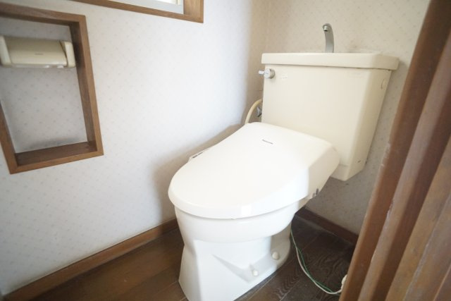 川面6丁目貸家のトイレ