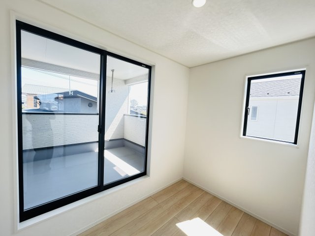 新築　太田市新田木崎町第10　クレイドルガーデン　１号棟のその他|現地写真　3帖のサンルーム付き