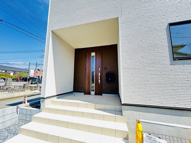新築　太田市新田木崎町第10　クレイドルガーデン　１号棟の玄関|現地写真　TVモニター付きドアホンでセキュリティも安心です！
