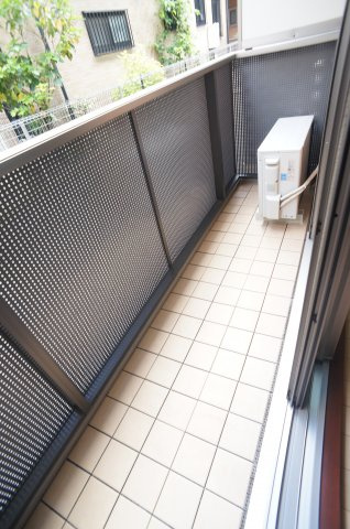 【バルコニー】 | ローレル北戸田　ShaMaison | 過去の写真です。色合い等異なる箇所があります。