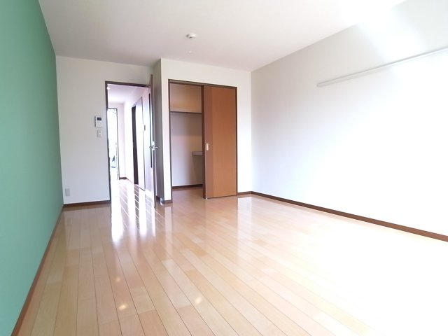 【居間・リビング】 | ローレル北戸田　ShaMaison | 過去の写真です。色合い等異なる箇所があります。