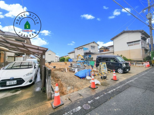 春日市天神山7丁目第1-2棟（1号棟）の前面道路含む現地写真|見学の時間などお気軽にお問い合わせ下さい。
