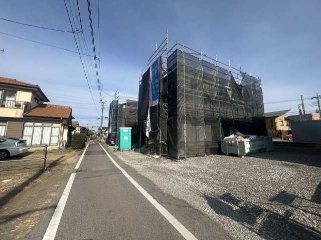 新築　太田市新田木崎町第10　クレイドルガーデン　2号棟の前面道路含む現地写真|現地写真　西側接道幅員約4ｍ	