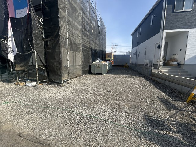 新築　太田市新田木崎町第10　クレイドルガーデン　2号棟の駐車場|　駐車スペースは並列2台+1台分可能です！
