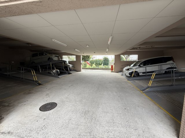 朝日プラザ泉北深井の駐車場