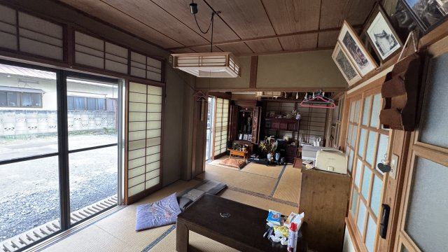 －三丁目不動産ー　秩父市番場町　1.2階RC造　3階木造の和室