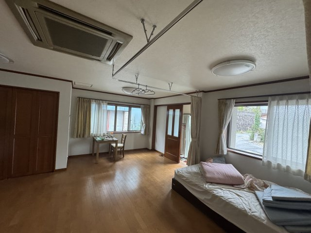 －三丁目不動産ー　秩父市番場町　1.2階RC造　3階木造の居間・リビング